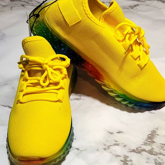 Colorful, comfy sneakers - Picture 2 of 3